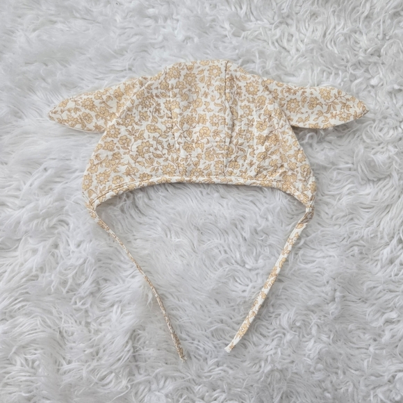 Quincy Mae Bunny Bonnet in Dahlia. Size 12-24M. New.Featuring the sweetest flop - Picture 5 of 9